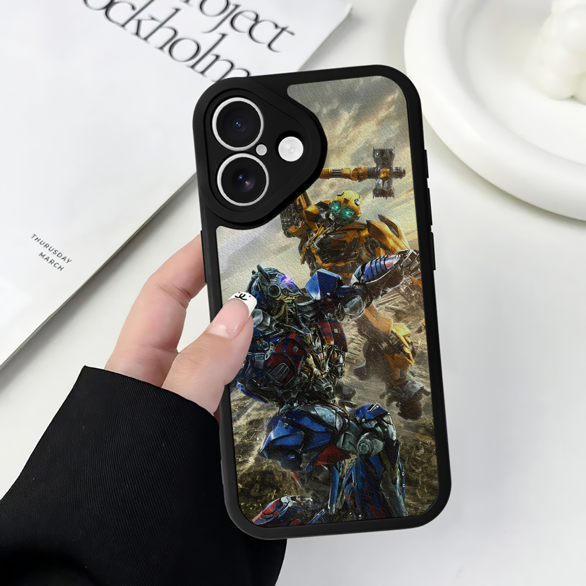 （画像用） Transformers トランスフォーマー 【iPhone 16シリーズ対応】シリコンスマホケース（レザー調） 材質：シリコン